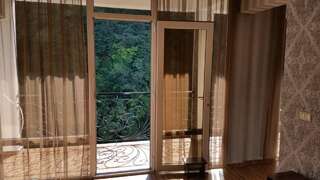 Отель Hotel Kvariati Nugo Квариати Семейный номер с видом на горы-10