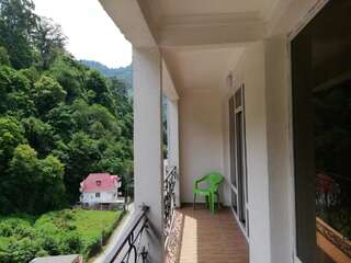 Отель Hotel Kvariati Nugo Квариати Семейный номер с видом на горы-1